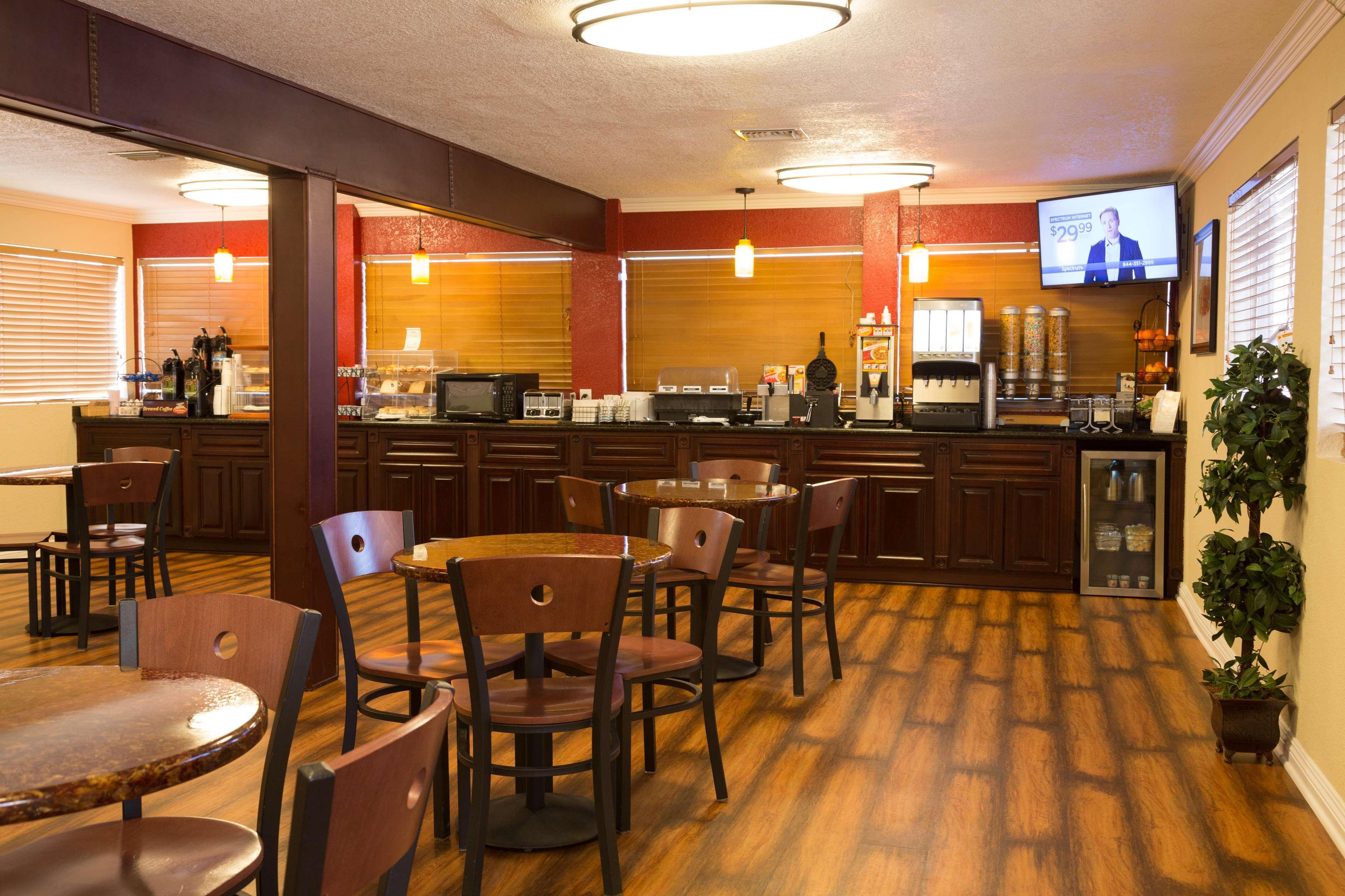Best Western Desert Winds Mojave Exterior photo