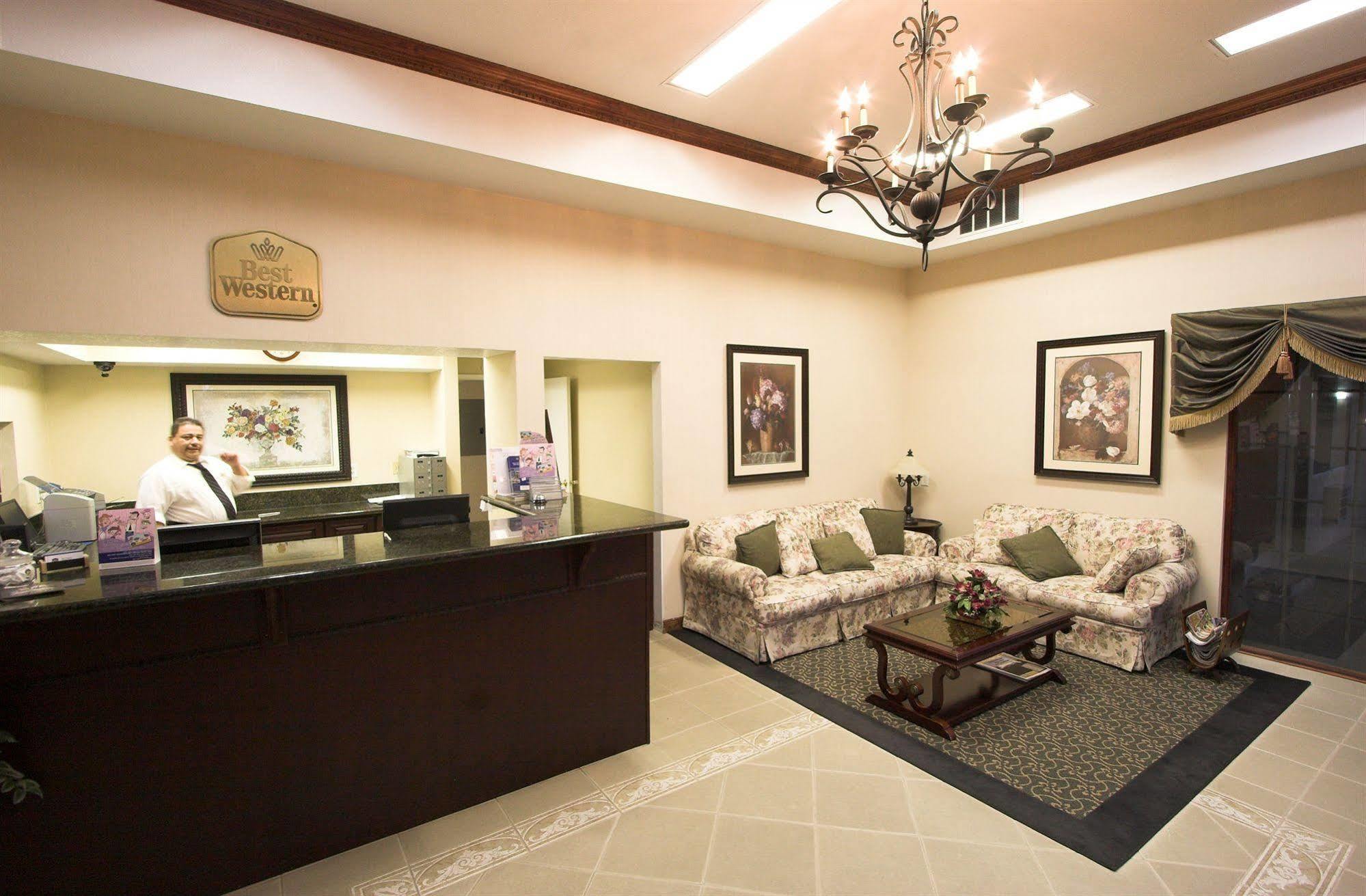 Best Western Desert Winds Mojave Exterior photo